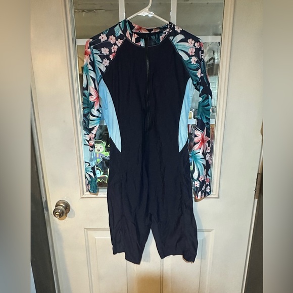 Swimsuit - Picture 1 of 4